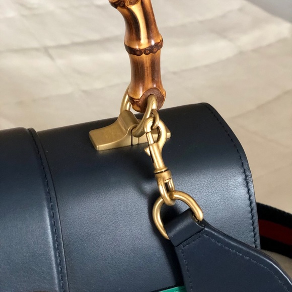GUCCI Calfskin Bamboo Medium Shoulder Bag - Picture 9 of 14